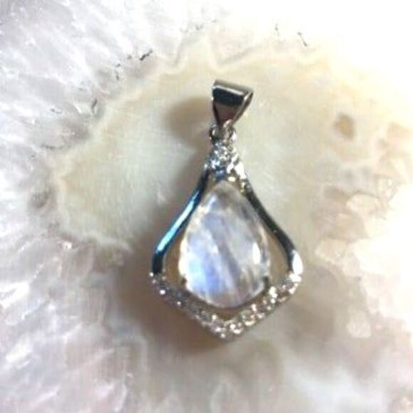 Moonstone Pendant - Picture 1 of 3